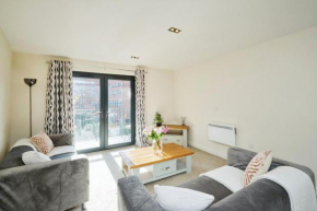 Central 2 Bed Flat with Big Balcony